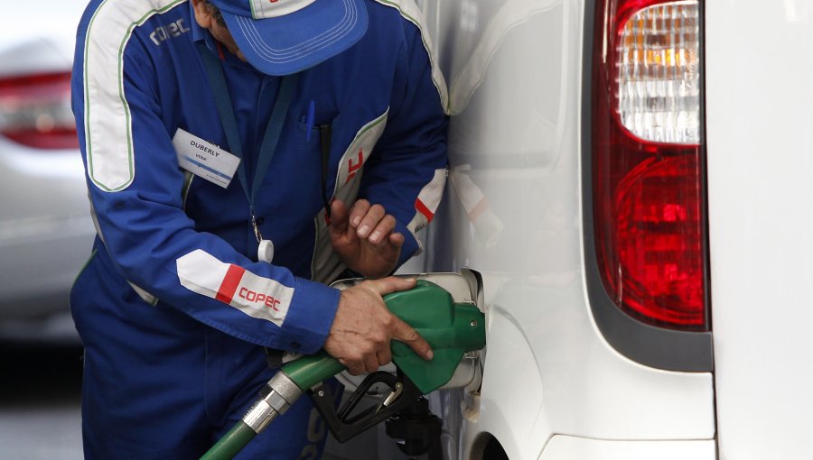 ENAP informa que este jueves suben de precios todos los combustibles