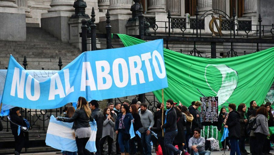 Senado de Argentina rechaza proyecto que buscaba legalizar el aborto