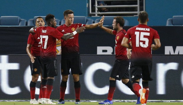 Alexis y el United debutaron con angustioso triunfo en la Premier League