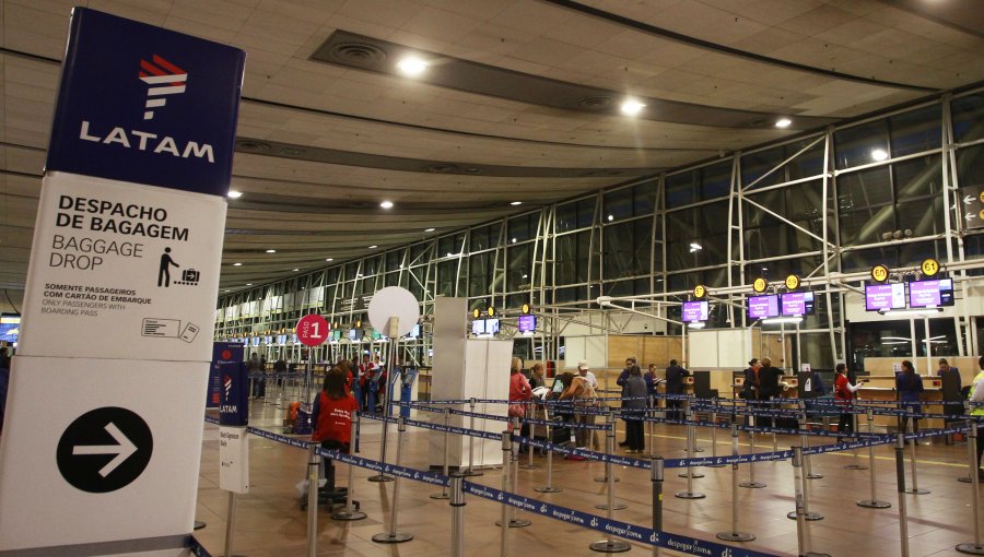 Desgarrador relato de madre de niña fallecida en vuelo de Latam: Aerolínea se defiende
