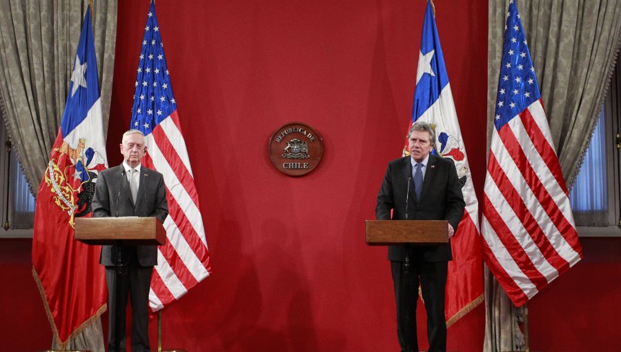 Chile y EE.UU. firman acuerdo de cooperación en Ciberdefensa