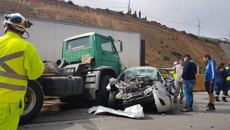 Auto que circulaba contra el transito protagoniza violento accidente en Camino a La Pólvora