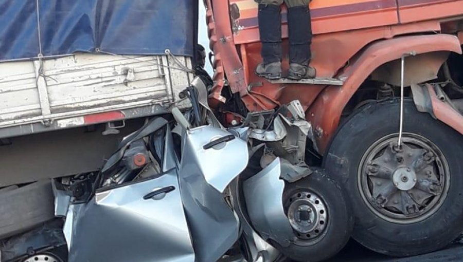 Dos muertos deja accidente en Paso Los Libertadores: Auto es aplastado por camión