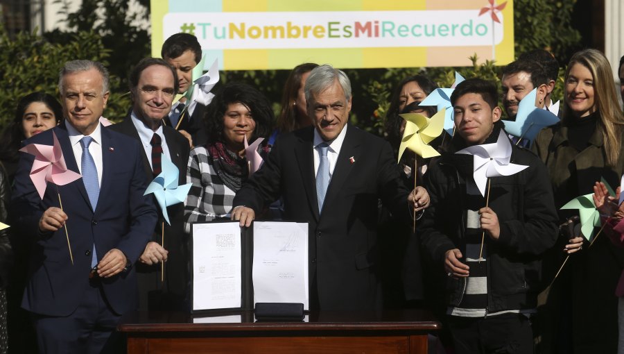 Presidente Piñera firma proyecto de ley para registrar nombres de hijos no nacidos
