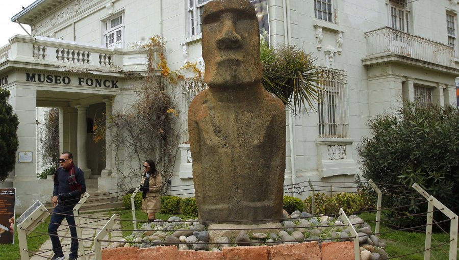 Municipio viñamarino rechaza idea de devolver moai del Museo Fonck