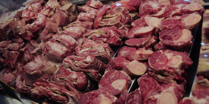 Cierran conocido local de parrilladas "Donde La Cuca" tras detectar 220 kilos de carne vencida
