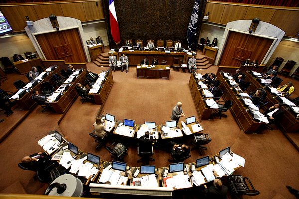 Sueldo mínimo: Mayoría de comisión del Senado rechaza plurianualidad del reajuste