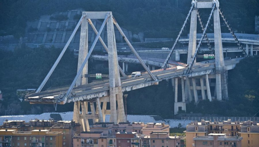 Recomiendan demoler restos del puente que se derrumbó en Génova