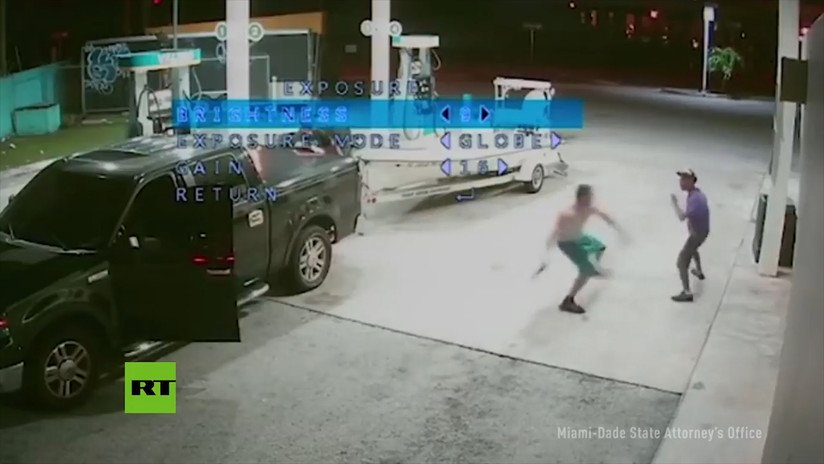 Video del momento en que un modelo mata con un bate a persona que le pidió dinero