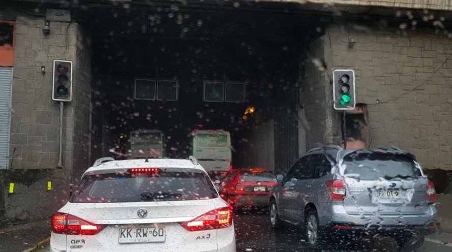 Choque en cadena al interior del Túnel Lo Prado provoca gran congestión en Ruta 68