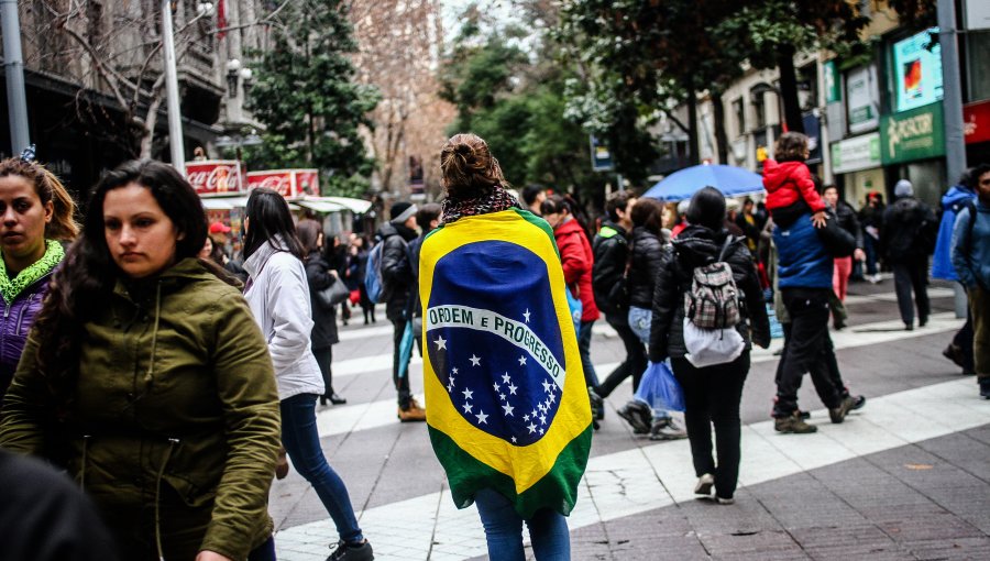 Bolsonaro y Haddad encabezan encuestas por la presidencia en Brasil