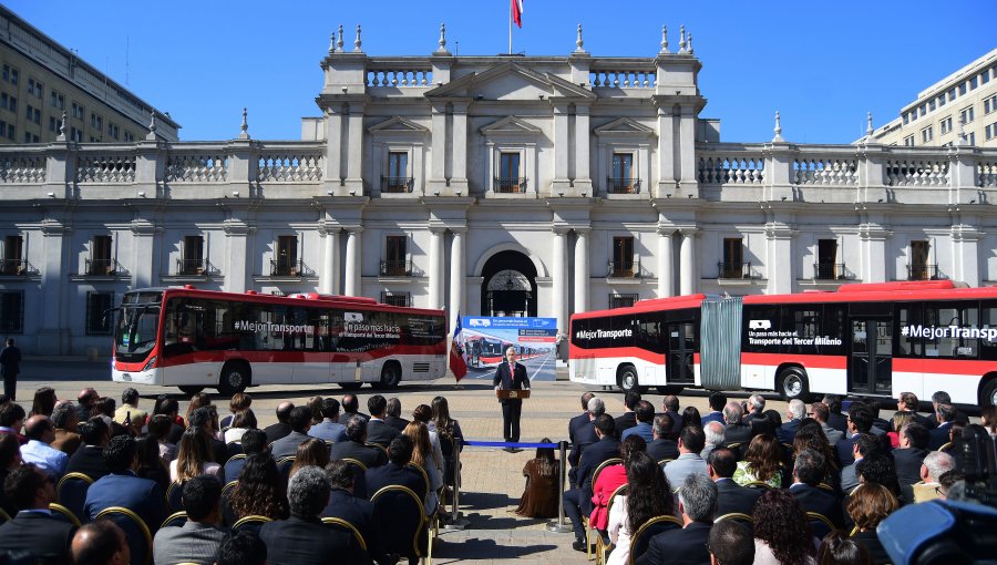 Presidente Piñera presenta nuevos buses eléctricos del Transantiago