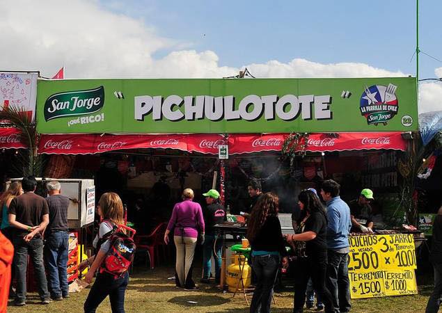 Comerciante acusa a ex integrante de "Morandé con Compañía" por amenazarla y exigir millonaria suma por utilizar el nombre "Pichulotote"
