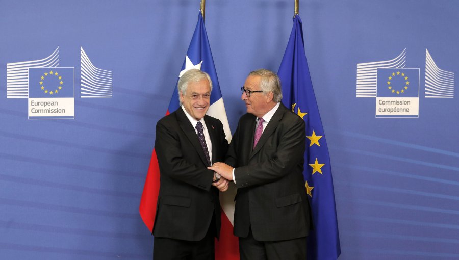 Piñera y líder de Comisión Europea abordaron modernización de acuerdo comercial