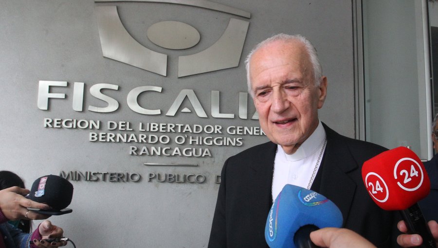 Abusos sexuales: Obispo Gonzalo Duarte se retiró de Fiscalía de Rancagua sin declarar