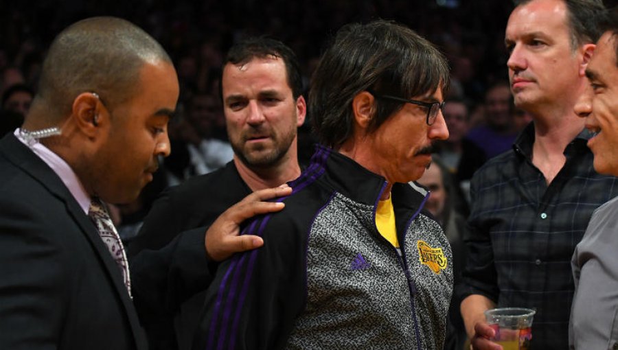 Anthony Kiedis, vocalista de Red Hot Chili Peppers, es expulsado de partido de la NBA