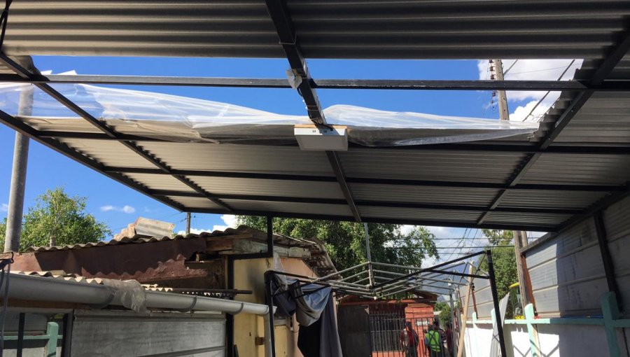 Fuerte viento voló techo de Escuela y de una casa en La Calera
