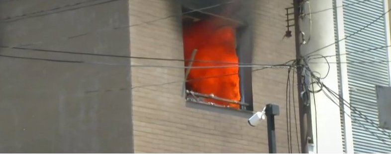 Incendio afecta a edificio residencial en la comuna de Ñuñoa