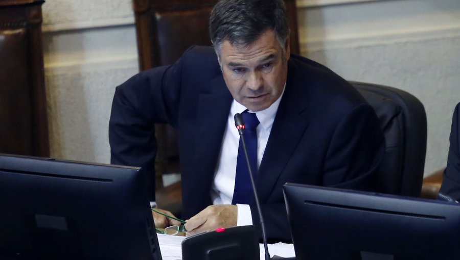 Senador Ossandón renuncia a fuero para que se investigue denuncia "falsa"