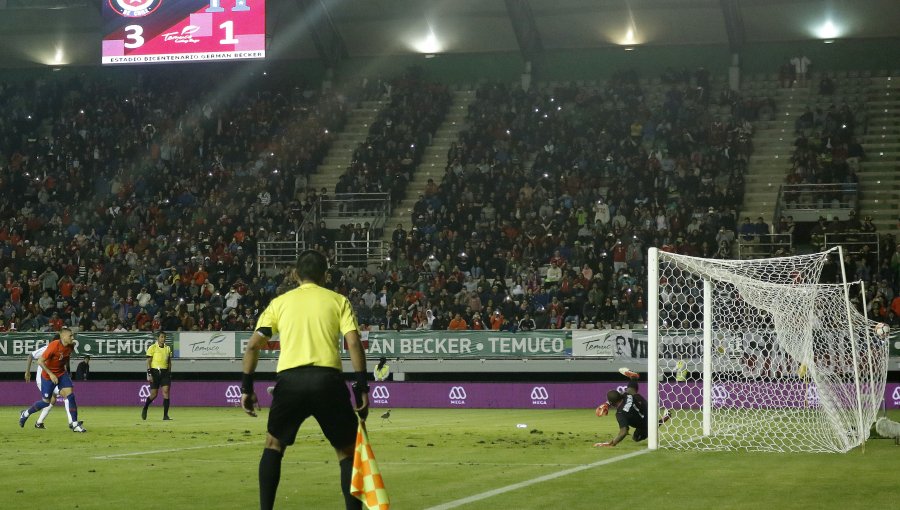 A "puro penal" Chile termino el año con goleada ante Honduras en Temuco