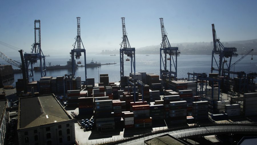 Puerto de Valparaíso bajo amenaza: Trabajadores, empresarios y gremialistas no pueden reanudar funciones