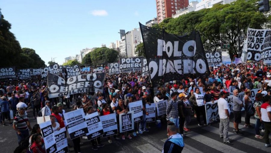 Miles de manifestantes marchan en Argentina en contra del G-20