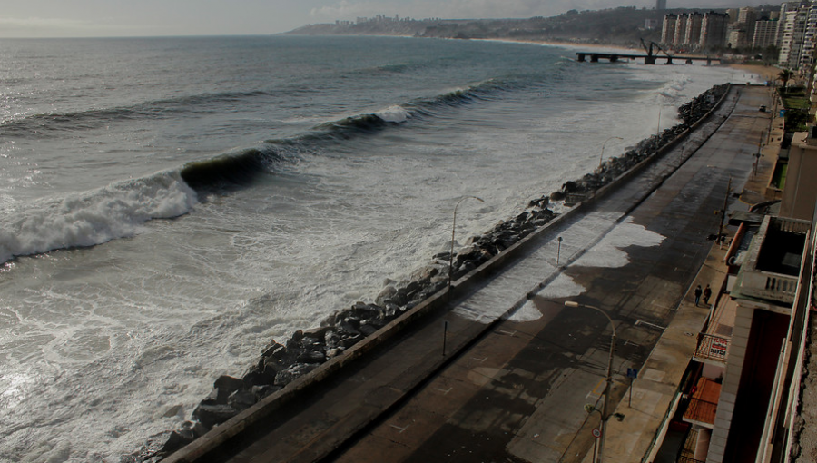 Marejadas: Armada anuncia "potenciales daños" a infraestructura costera