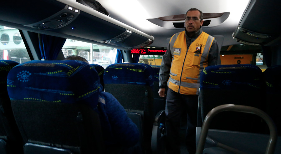 Transportes llama a contratar buses autorizados para paseos de fin de año