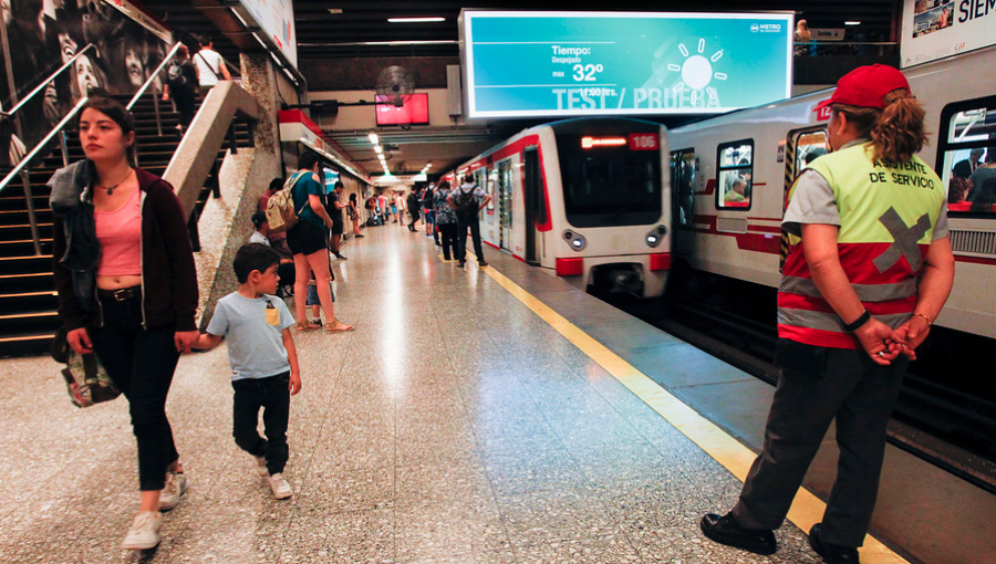 Nuevas "estaciones digitales" de Metro de Santiago informarán estado del servicio