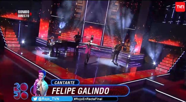 Felipe Galindo sufrió divertido percance en presentación debido a olvido de la producción