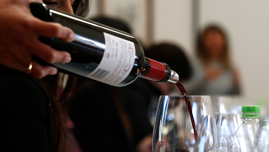 Anuncian control más eficaz en elaboración del vino para evitar mezclas fraudulentas
