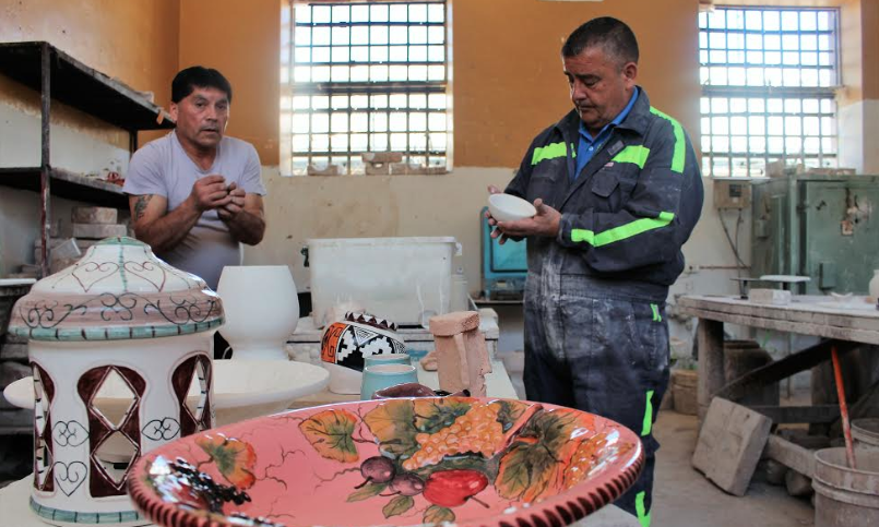 Internos de Los Andes buscan reinsertarse por medio de taller de cerámica