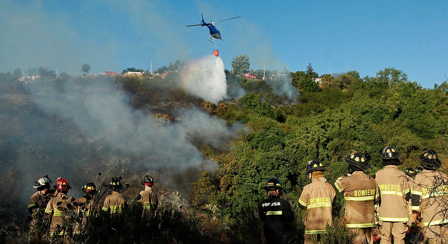 Onemi mantiene alerta roja para la comuna de Melipilla por incendio forestal