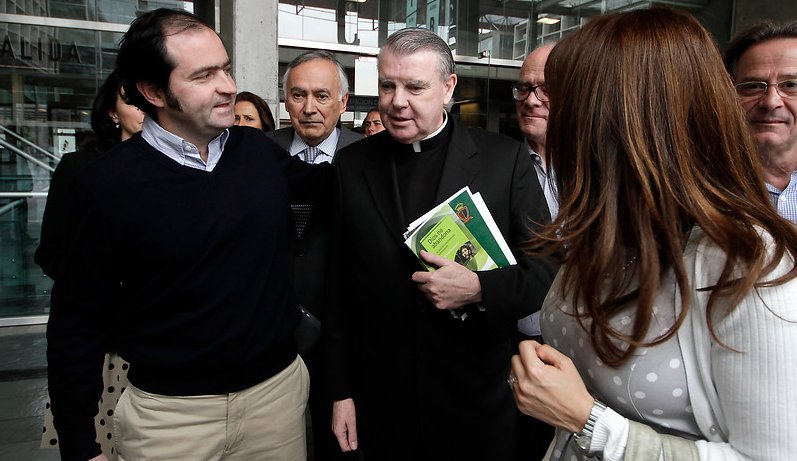 Defensa de John O'Reilly anuncia que el sacerdote buscará su regreso a Chile