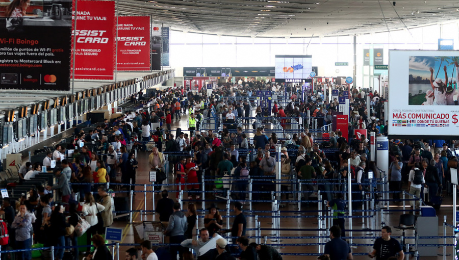 Cambiar nombre al Aeropuerto de Santiago costaría más de $ 570 millones