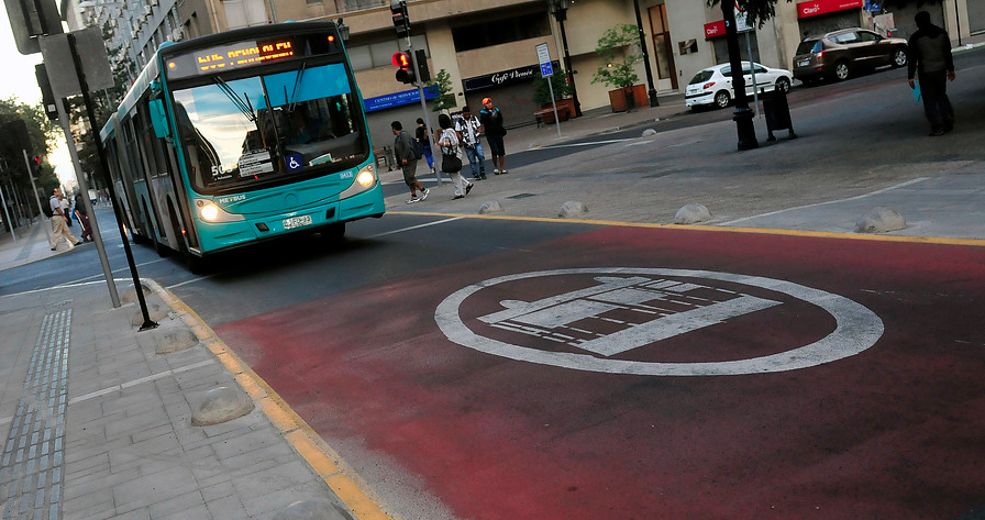 2,9 millones de multas se han cursado por circular en vías exclusivas para el transporte público
