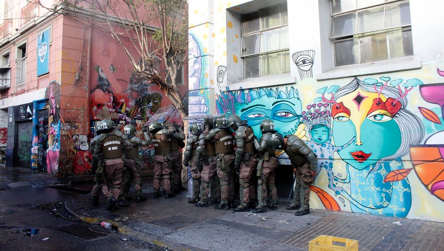 Intendente confirma que hay un menor de edad entre los detenidos por desalojo en Valparaíso