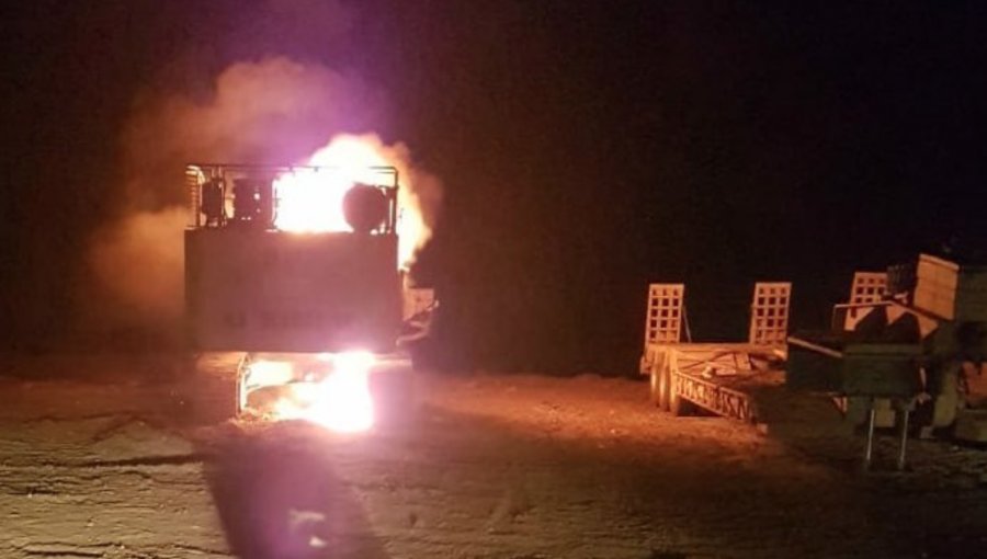 Nuevo ataque incendiario en Arauco: desconocidos quemaron máquina plantadora y tractor