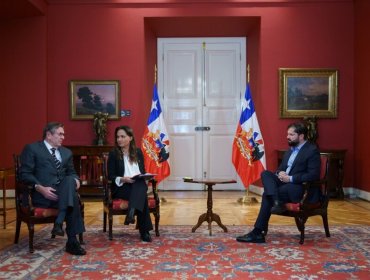 Luego del llamado a consulta, embajador Gazmuri y ministra (s) de Relaciones Exteriores se reúnen con Presidente Boric en La Moneda