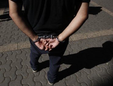 Delincuente drogado fue detenido tras quedarse dormido en domicilio al que había ingresado a robar en Valparaíso