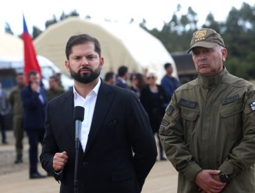 Presidente Boric respalda al general Yáñez tras triple asesinato de carabineros