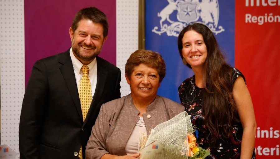 Sernam e Intendencia Metropolitana entregaron el Premio "Elena Caffarena"