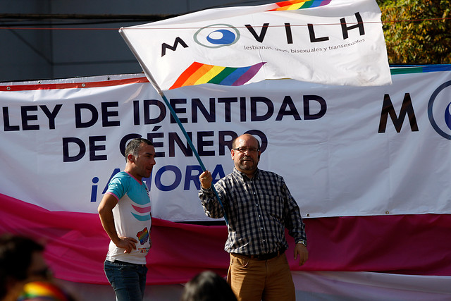 Movilh afirma que el gobierno respalda adopción en Acuerdo de Unión Civil