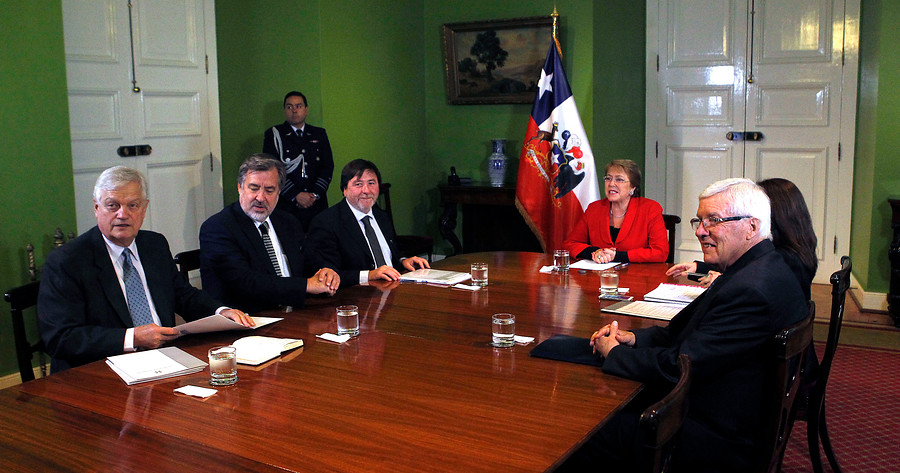 Presidenta Michelle Bachelet se reúne con representantes de la bancada regionalista