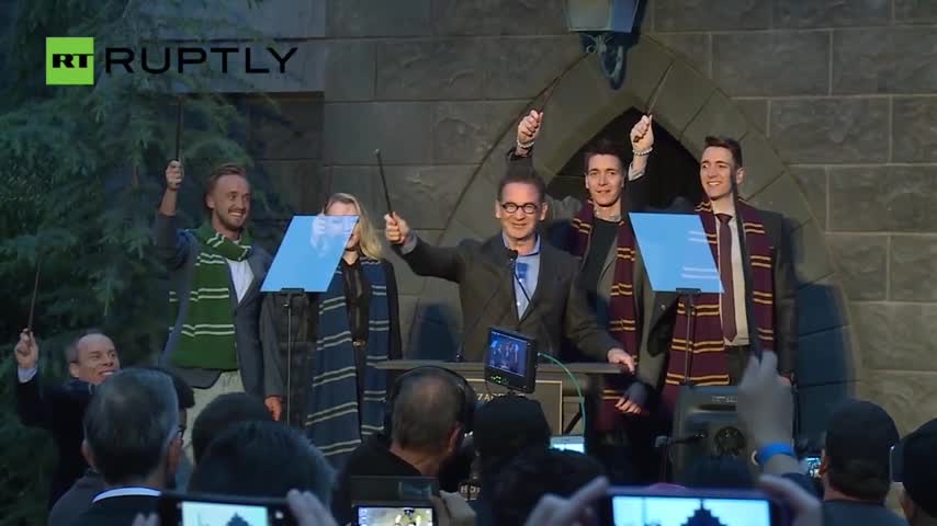 Fans enloquecen con apertura del nuevo mundo de Harry Potter en Universal Studios