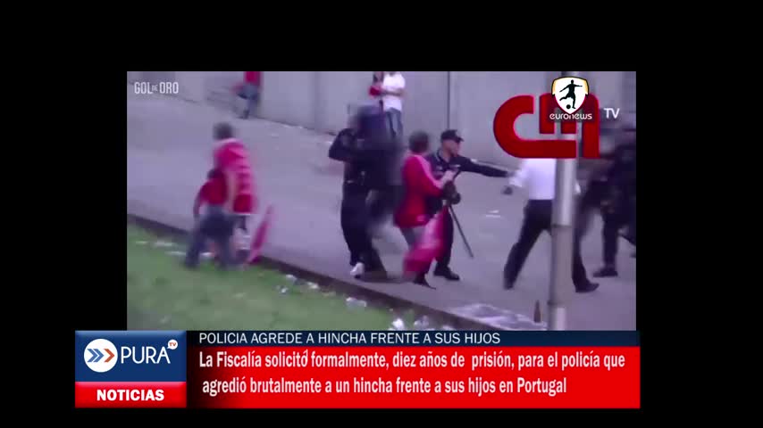 Policía agrede a hincha frente a sus hijos.