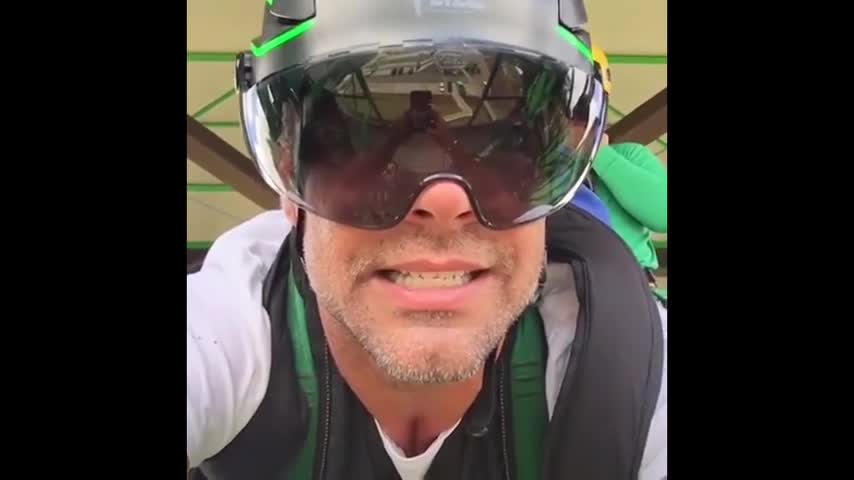 Ricky Martin se atrevió y se lanzó del canopy más grande del mundo