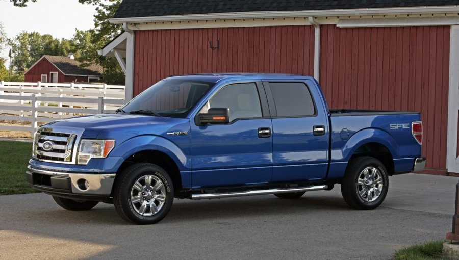 Ford llama a revisión a 270 mil vehículos por escape en liquido de frenos