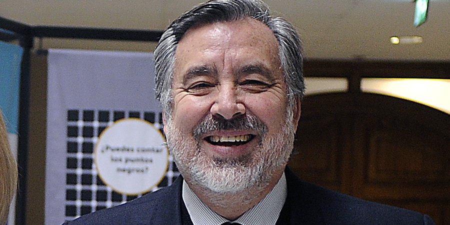 Adimark le sonríe a Guillier: El senador supera a Sebastián Piñera
