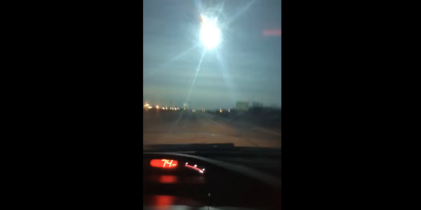 EE.UU: Mujer enloquece al ver un meteorito durante la noche